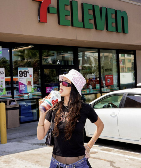 Hila Klein star du porno gratuite des photos