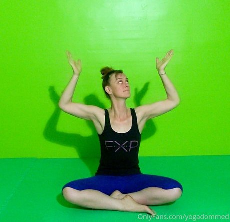 yogadommed modèle artistique photos