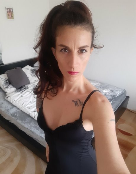 petite ébène onlyfans érotique chaud image