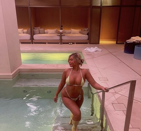 Rowena Violet star du porno gratuite photos