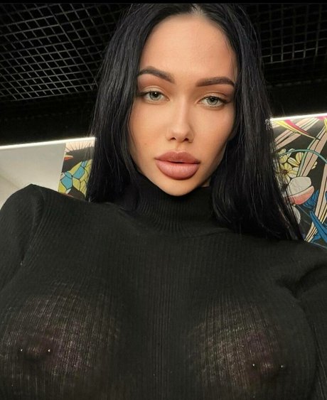 alinajimmychoo étoile adulte archive