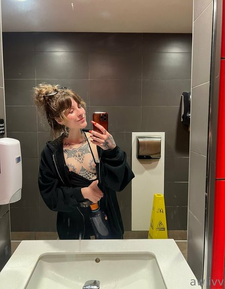 Awlivv modèle des photos