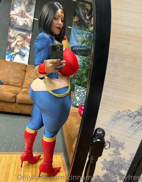 cinnamonanarchyfree actrice parfaite des photos