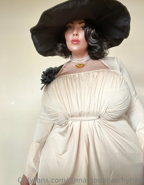 cinnamonanarchyfree actrice sexy galerie