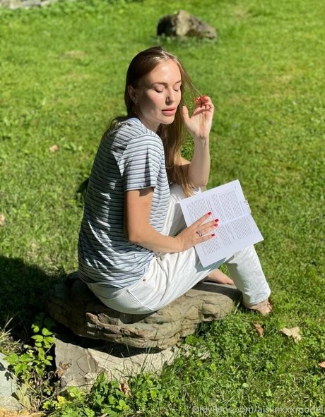 aislinxxxmodel modèle magnifique photos