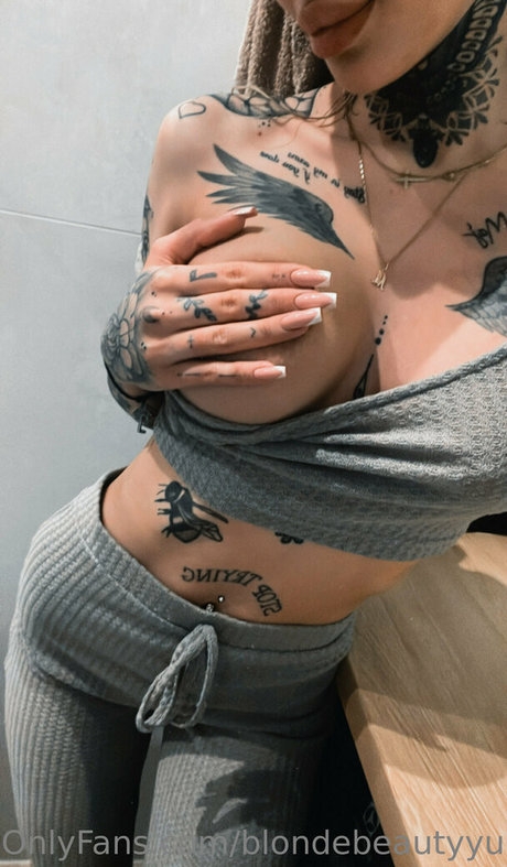 blondebeautyyulia star du porno chaude photo