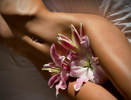 carla love actrice de nus photos