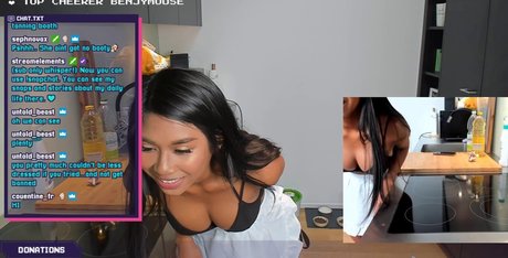 maman fils onlyfans haut nu archive