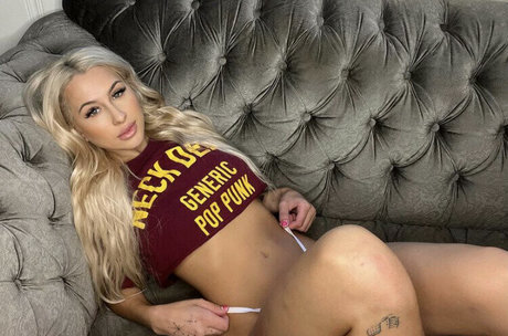 actrice onlyfans sexy chaud image