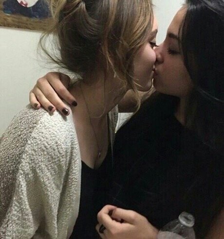 twink poilu onlyfans gratuit xxx photo