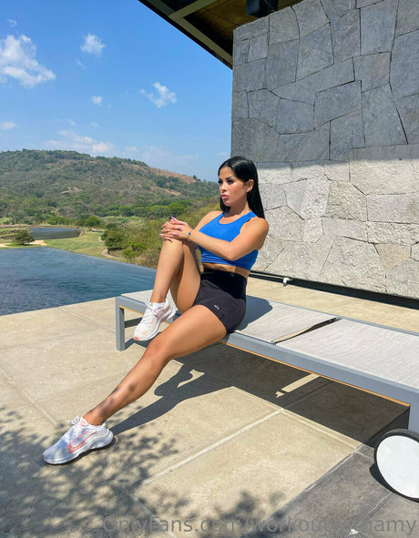 rousse aux gros seins onlyfans érotique exclusif des photos