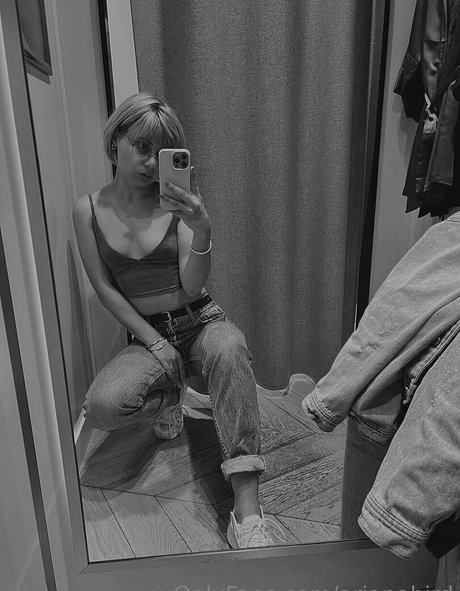 arianabird modèle nu collection