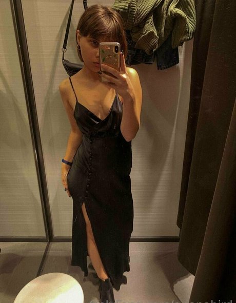 arianabird actrice sexy galerie