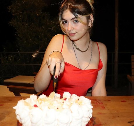 Ayca Tilki star du porno gratuite galeries