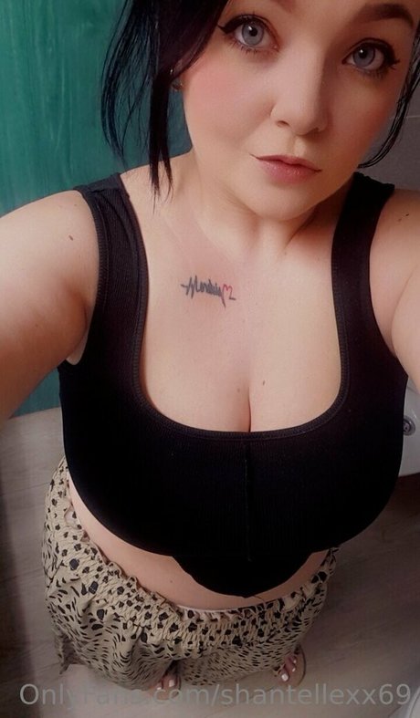 déshabillage onlyfans pornographique nu image