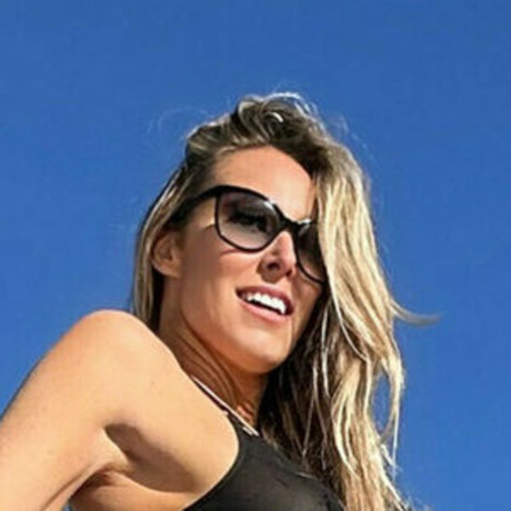 shut upshelbyfree modèle sexy photos