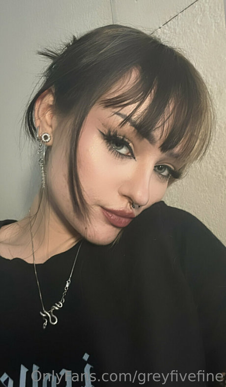greyfivefine actrice érotique des photos