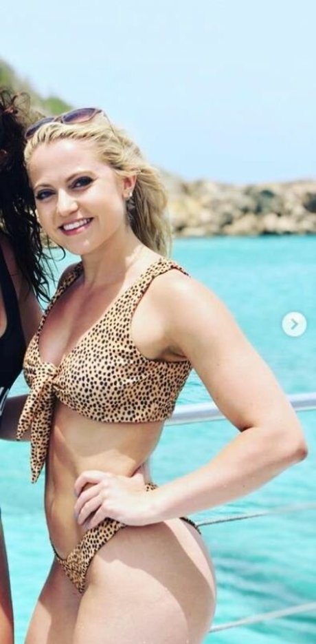 Bee Pruzinsky beau modèle galerie