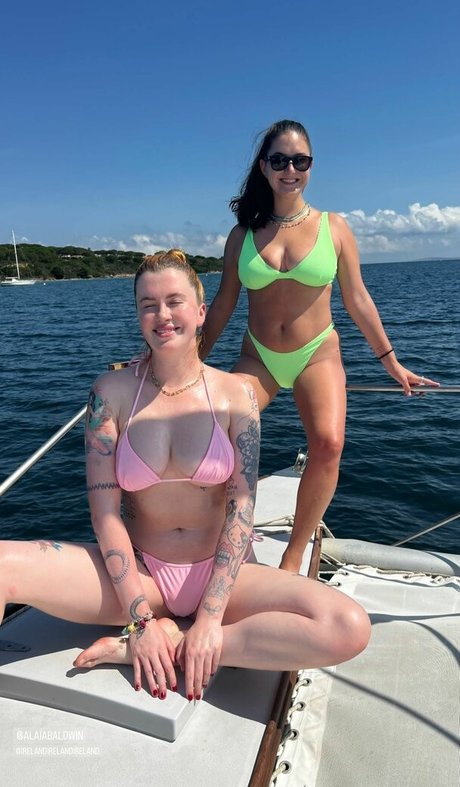 Ireland Baldwin star du porno en haute qualité galerie