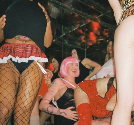 Ireland Baldwin modèle xxx photo