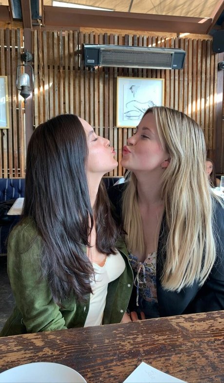 Ireland Baldwin star du porno chaude des photos