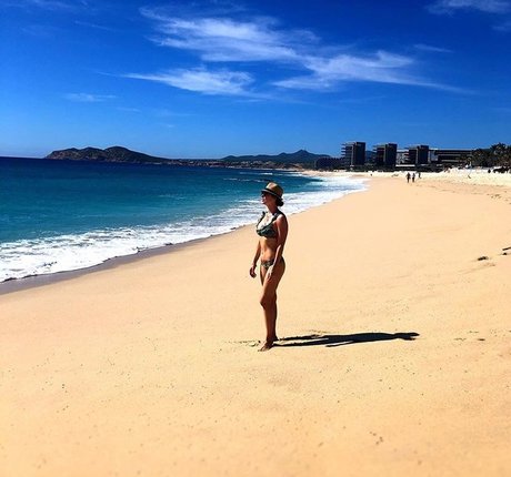 Jewel Staite belle étoile archive