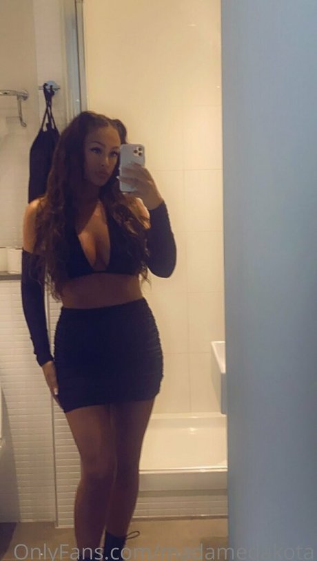 madamedakota actrice de nus galerie