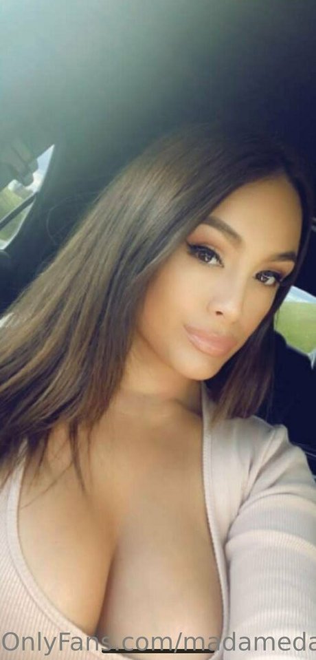 madamedakota top star photo