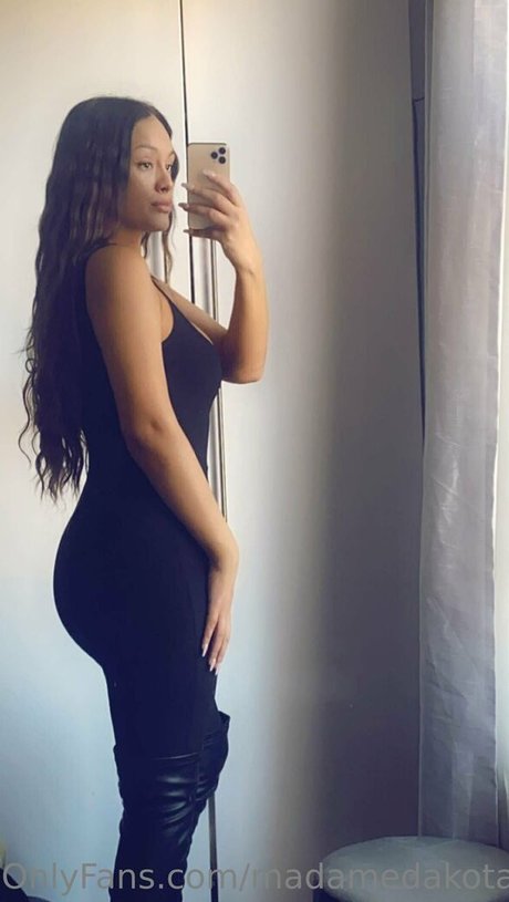 madamedakota modèle sympa images