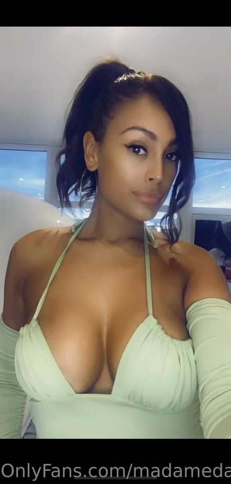 madamedakota star érotique photo