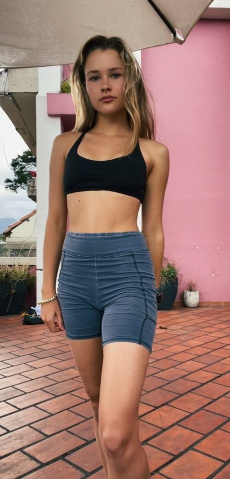 adolescent maigre onlyfans plutôt parfait images