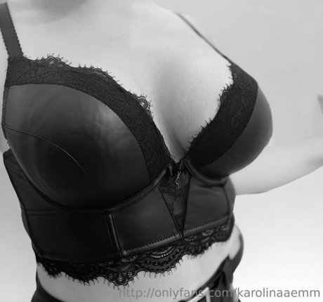 karolinaem free modèle galeries