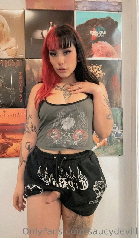 saucydevill modèle sexy images