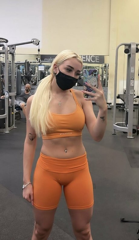 tatouages blonds onlyfans belle définition des photos