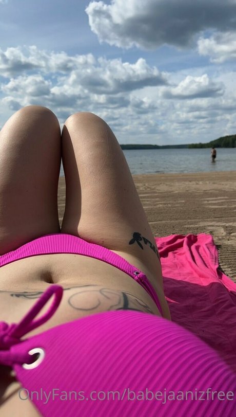 babejaanizfree jolie actrice image