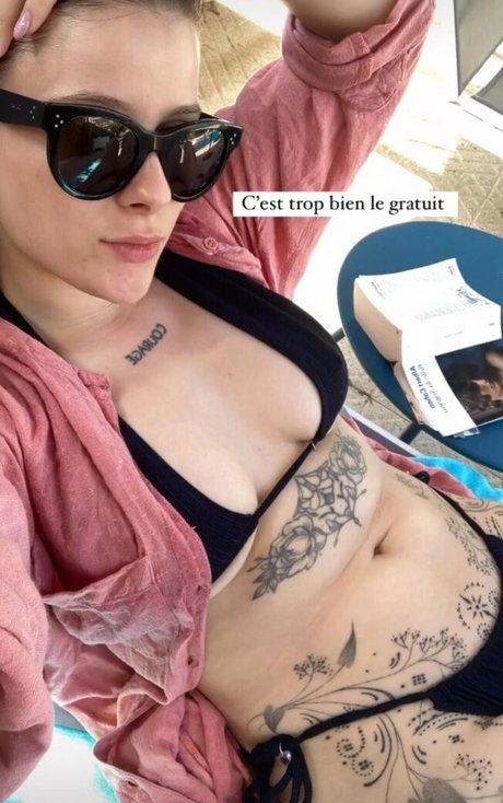 Aude a La Joie star du porno érotique galeries