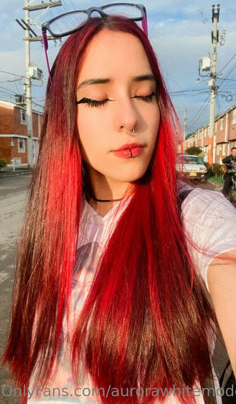 aurorawhitemodel étoile galeries