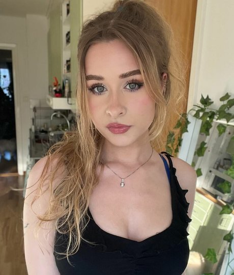 yaboielina actrice nue des photos