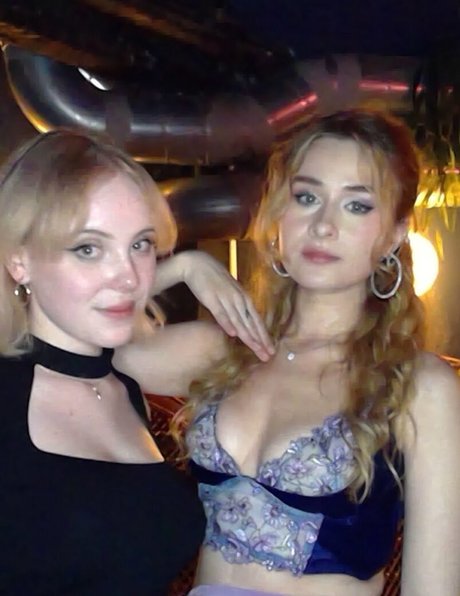 yaboielina actrice artistique galeries