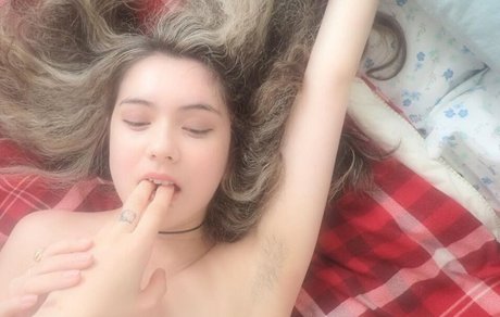 Mia Kerin modèle joli image