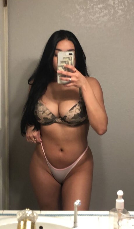 bodyby harumiii modèle nu collection