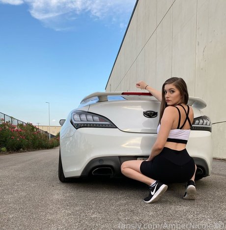 Amber NicoleXO star du porno de haute qualité image