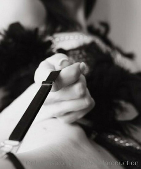 adelmorel modèle exclusif photos