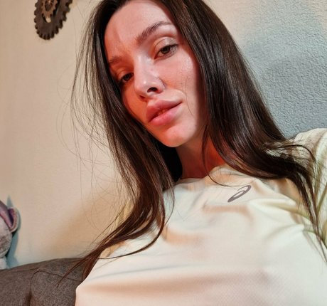 adelmorel modèle porno image