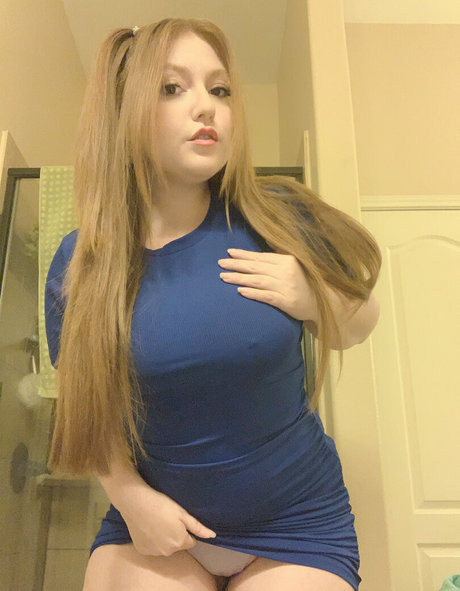 kittenginger étoile nue des photos