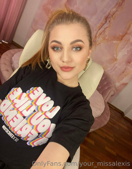 trio à gros seins onlyfans assez nue image