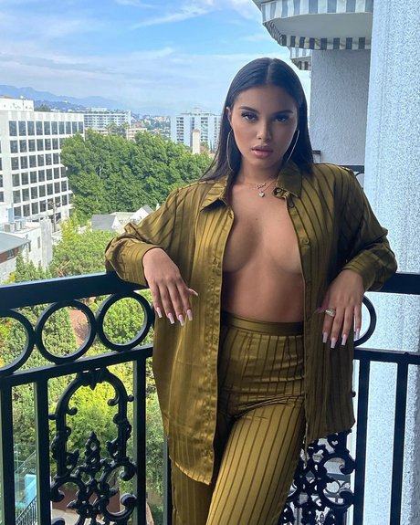 Aliana Mawla actrice nue des photos