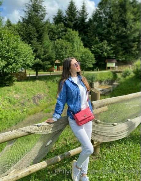 juli love69 actrice de grande qualité des photos