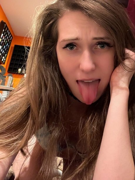 Moongirlbabyy actrice érotique galeries