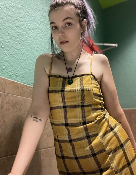 hereliesviolet modèle chaud photos